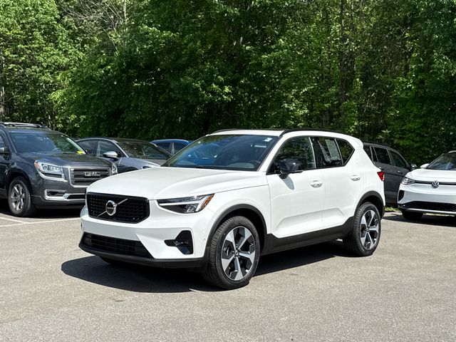 2025 Volvo XC40 B5 Plus Dark AWD's photo