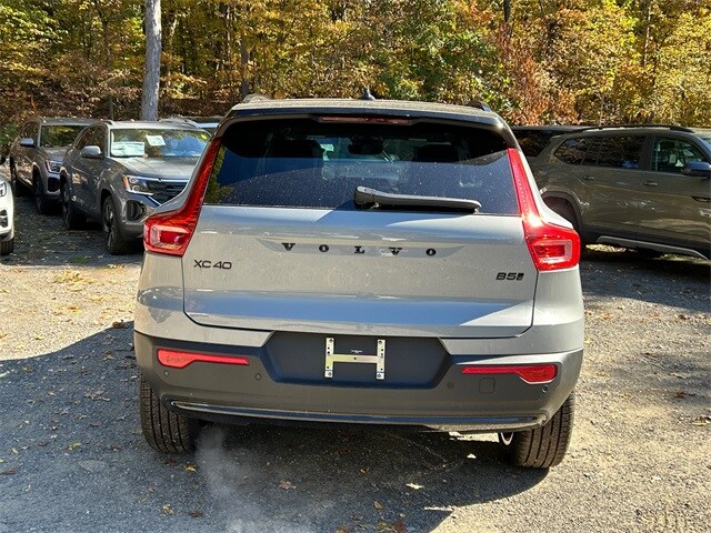 2026 Volvo XC40 photo 3