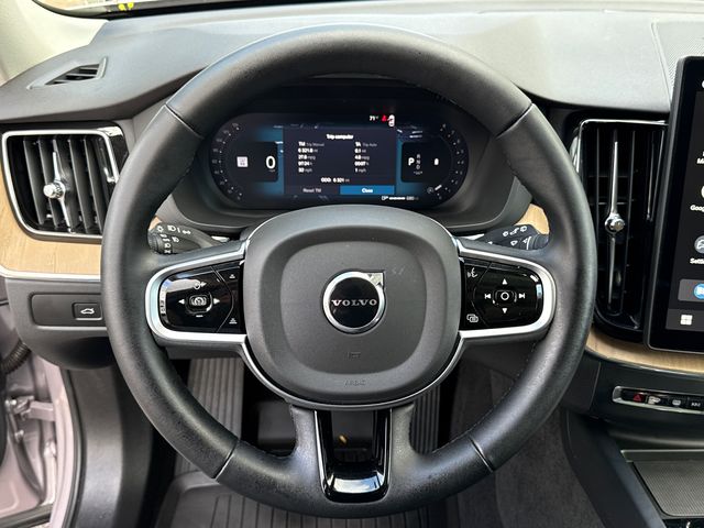 2026 Volvo XC60 Plus - Photo 14