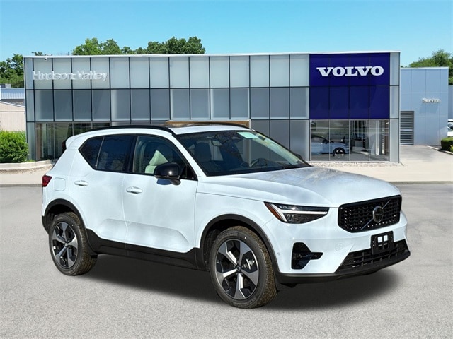 2026 Volvo XC40 Plus's photo