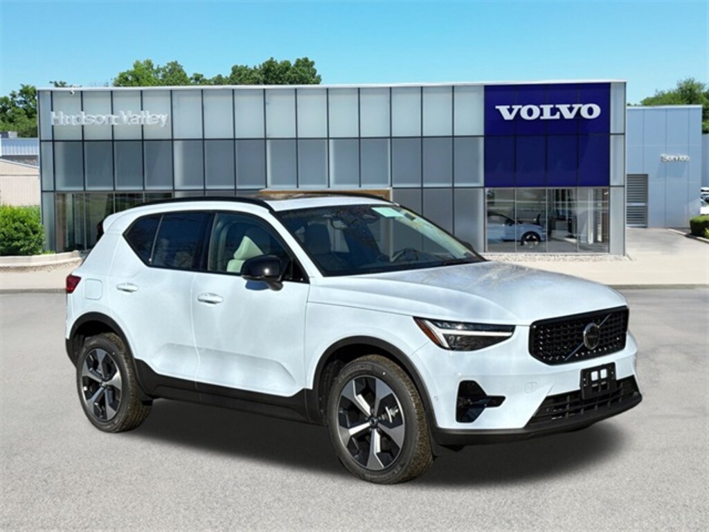 New 2026 Volvo XC40 B5 Plus SUV