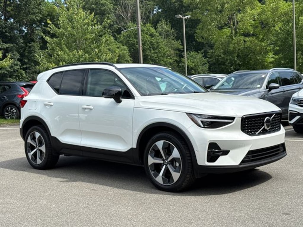 Certified 2026 Volvo XC40 B5 Plus SUV