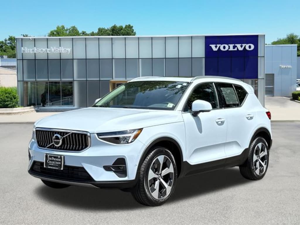 Certified 2025 Volvo XC40 B5 Plus Bright Theme SUV