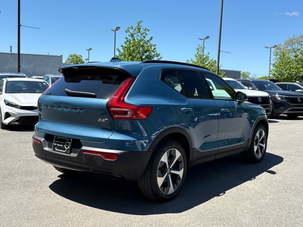 Certified 2024 Volvo XC40 B5 Core SUV