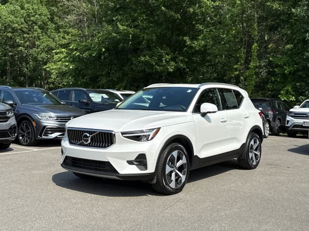 Certified 2025 Volvo XC40 B5 Plus Bright Theme SUV