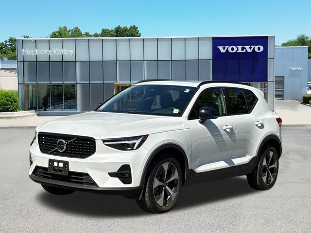 2026 Volvo XC40