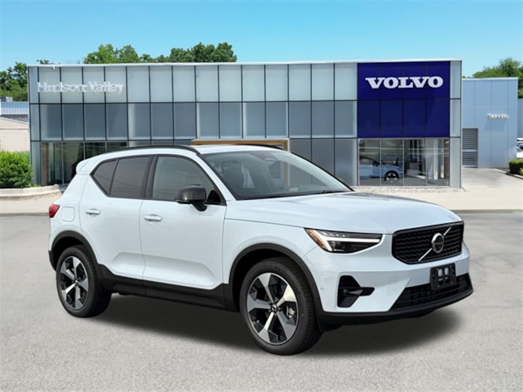 New 2026 Volvo XC40 B5 Plus SUV