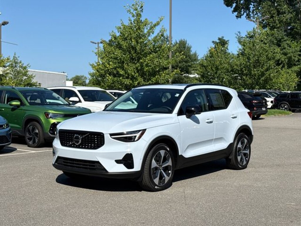 Used 2026 Volvo XC40 B5 Plus SUV
