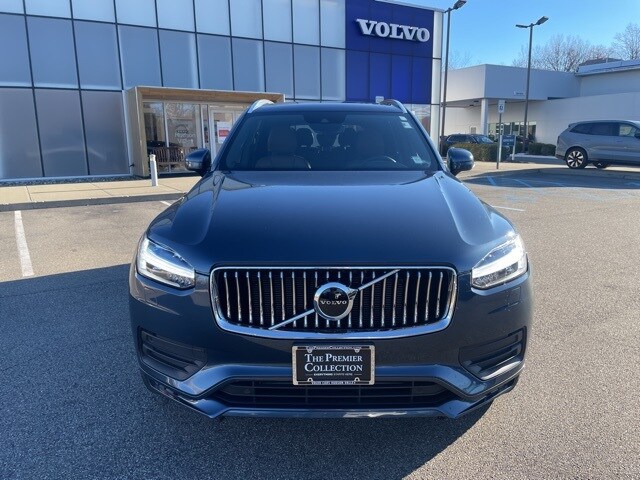 2022 Volvo XC90 T6 AWD Momentum photo 3