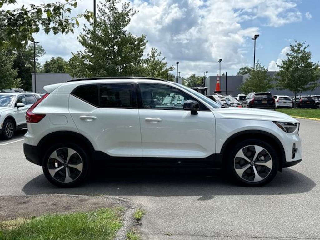 Certified 2026 Volvo XC40 B5 Plus SUV