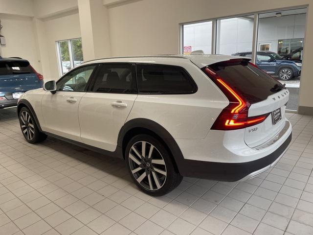 2022 Volvo V90 Cross Country B6 AWD photo 2