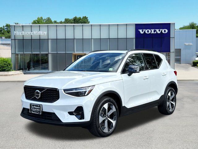 2026 Volvo XC40