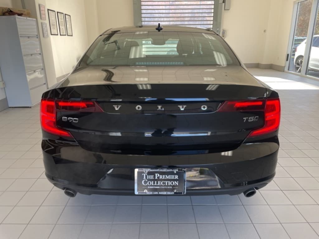 Used 2018 Volvo S90 T5 AWD Momentum Sedan