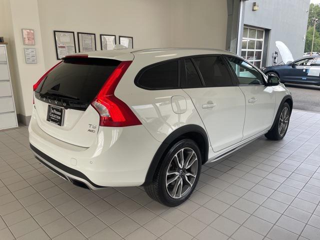 2018 Volvo V60 Cross Country T5 AWD photo 4