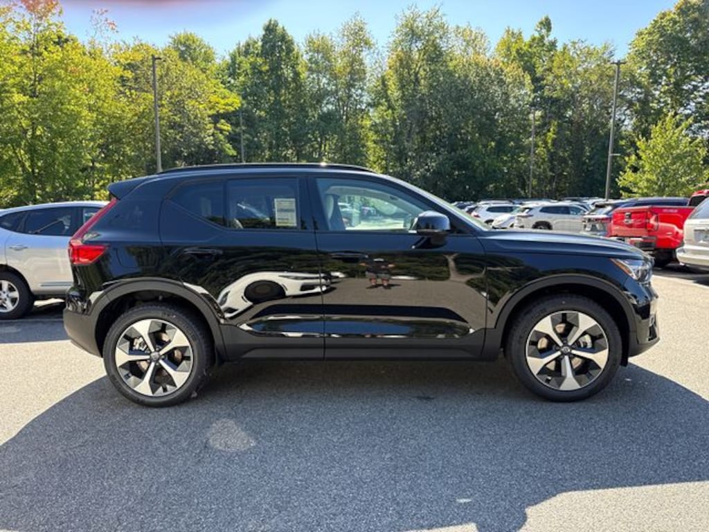 New 2026 Volvo XC40 B5 Plus SUV