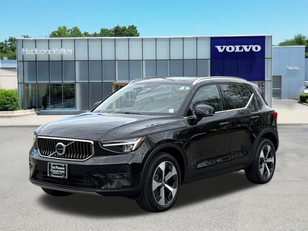 Used 2025 Volvo XC40 B5 Plus Bright Theme SUV