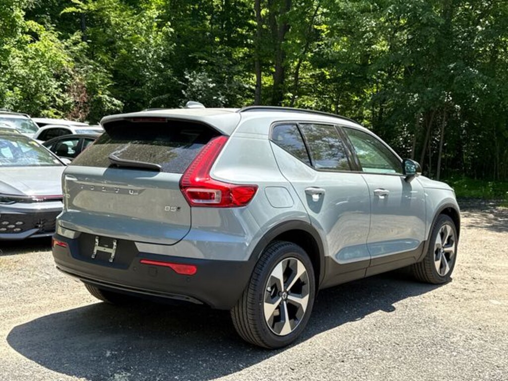 New 2026 Volvo XC40 B5 Plus SUV