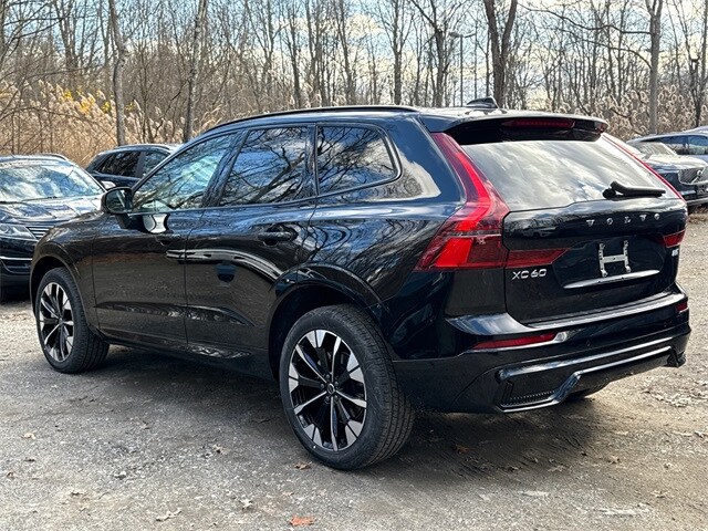 2026 Volvo XC60 B5 Plus photo 4