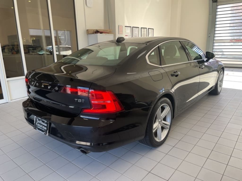 Used 2018 Volvo S90 T5 AWD Momentum Sedan