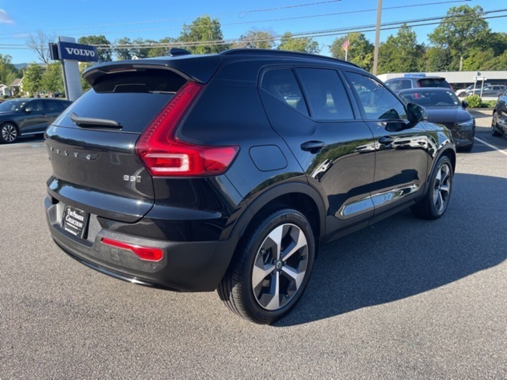 Used 2024 Volvo XC40 B5 Core SUV