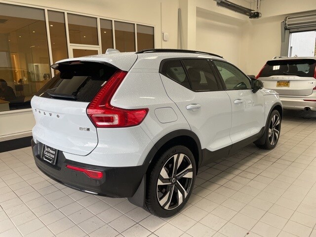 2024 Volvo XC40 Plus photo 3