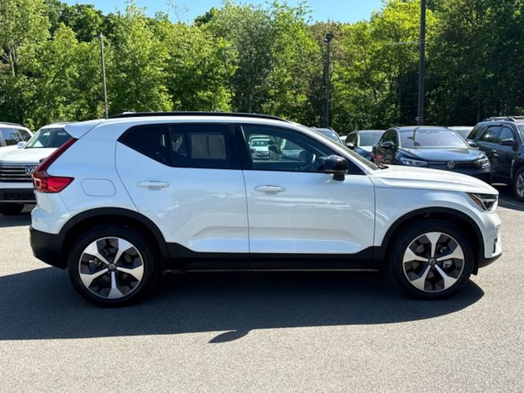 Used 2025 Volvo XC40 B5 Plus Dark Theme SUV