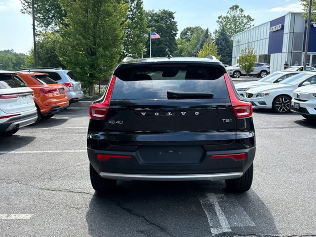 Used 2020 Volvo XC40 T5 Momentum SUV