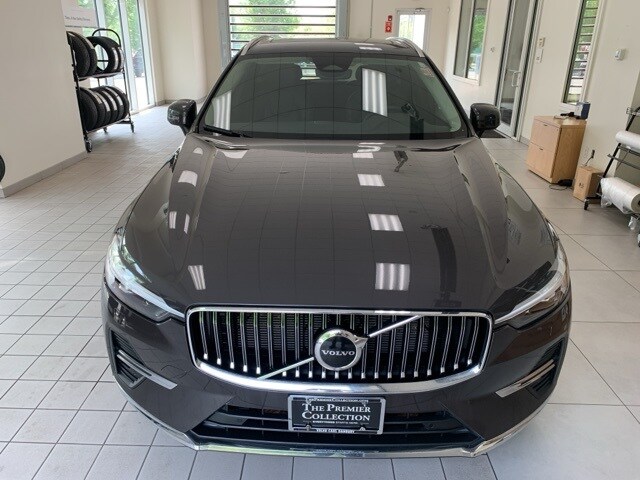 2022 Volvo XC60 B5 Inscription photo 2