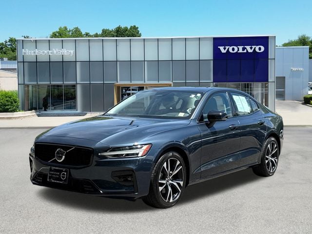 2025 Volvo S60 B5 Core Dark's photo