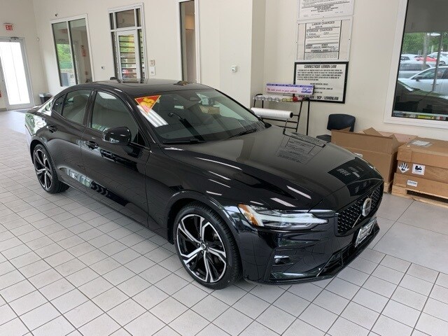 2025 Volvo S60 B5 Plus photo 2