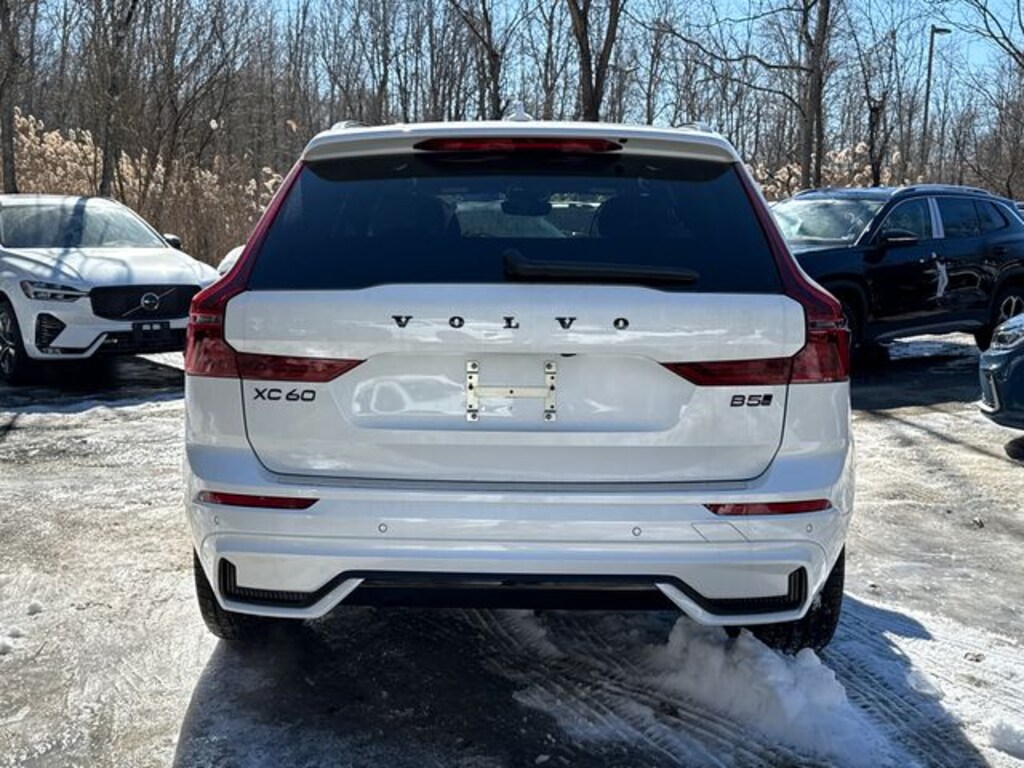 New 2026 Volvo XC60 B5 Ultra Black Edition SUV