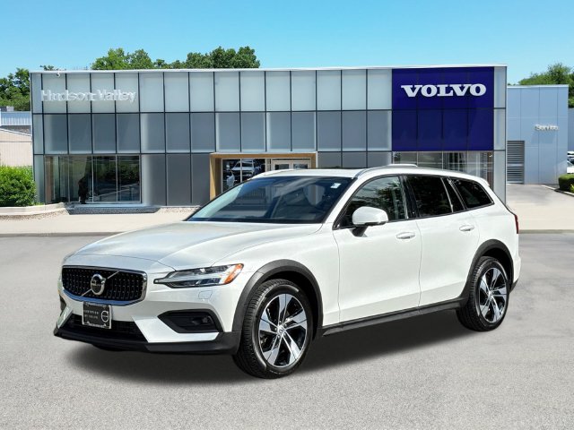 2025 Volvo V60 Cross Country