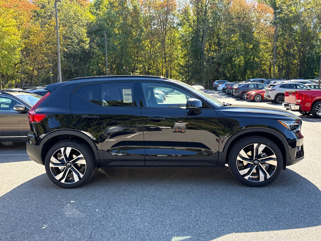 New 2026 Volvo XC40 B5 Ultra SUV
