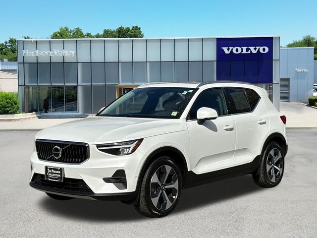 2025 Volvo XC40 B5 Plus Bright AWD's photo