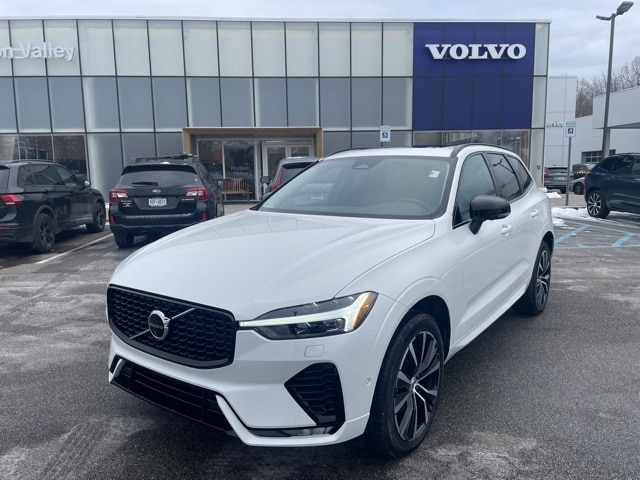 2025 Volvo XC60 Plus's photo