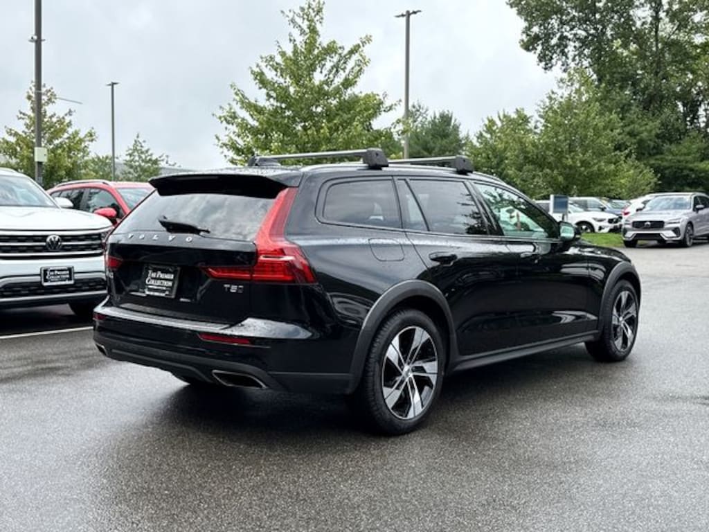 Used 2022 Volvo V60 Cross Country T5 AWD Wagon