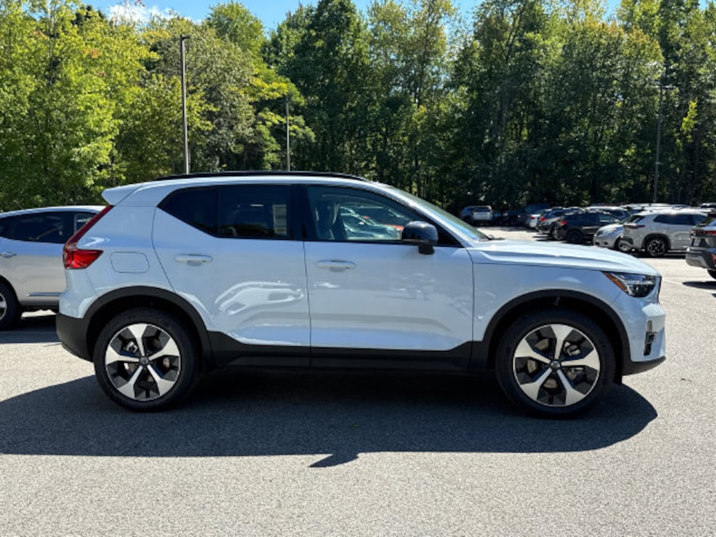 New 2026 Volvo XC40 B5 Plus SUV