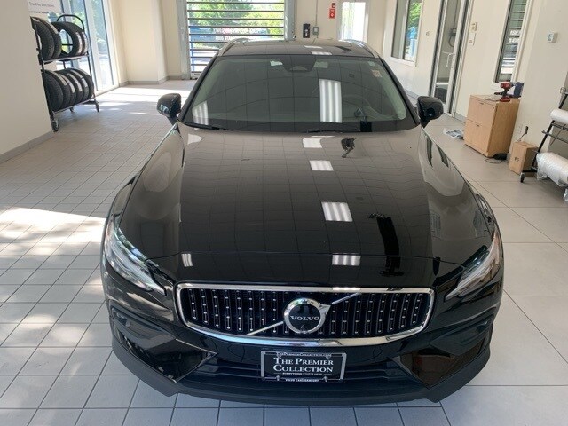 2023 Volvo V60 Cross Country B5 AWD Ultimate photo 2