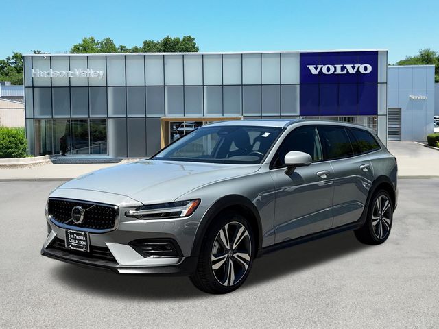2025 Volvo V60 Cross Country