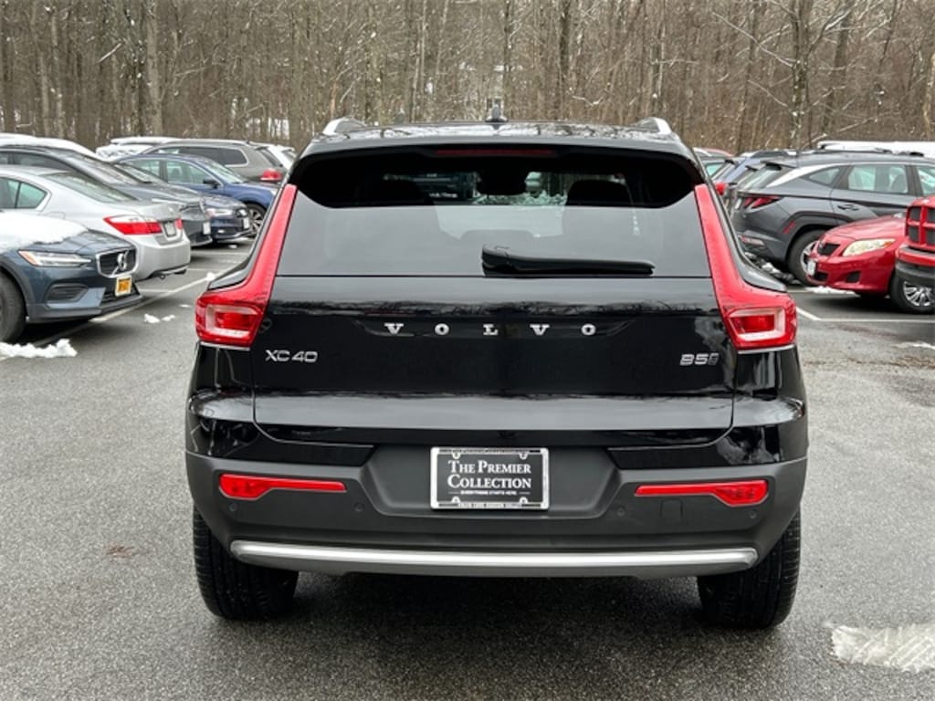 Certified 2025 Volvo XC40 B5 Plus Bright Theme SUV