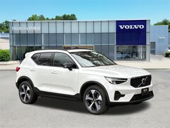 2026 Volvo XC40 B5 Core SUV