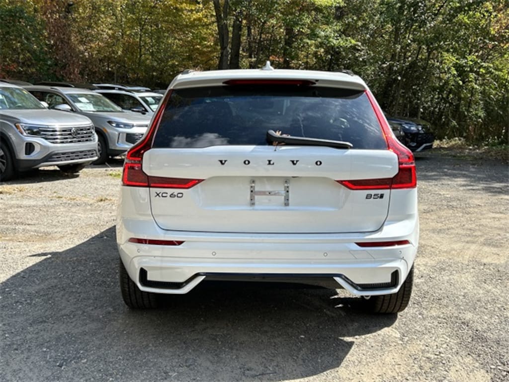 New 2026 Volvo XC60 B5 Ultra Black Edition SUV