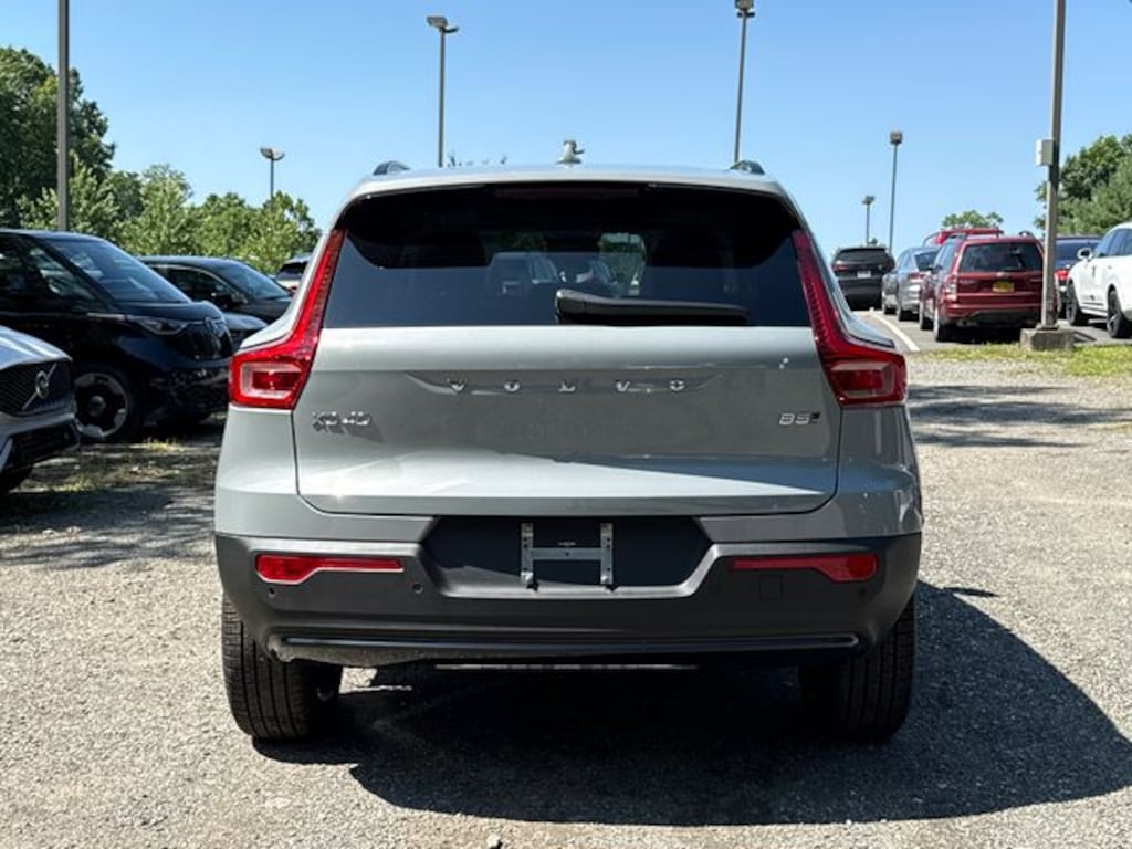 New 2026 Volvo XC40 B5 Ultra SUV