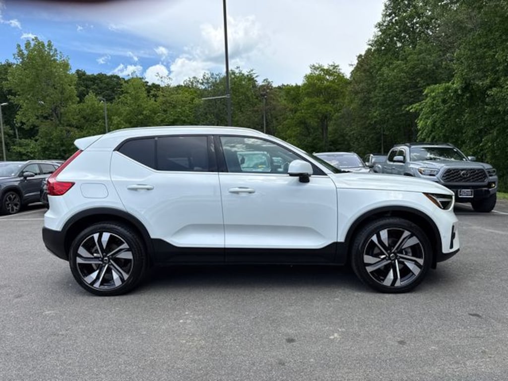 Certified 2025 Volvo XC40 B5 Plus Bright Theme SUV