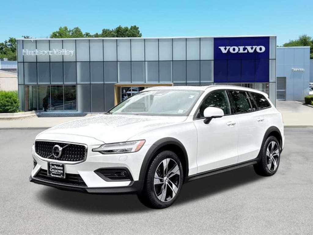 Certified 2025 Volvo V60 Cross Country B5 Plus Wagon