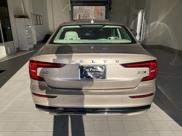 2024 Volvo S60 B5 Plus photo 3