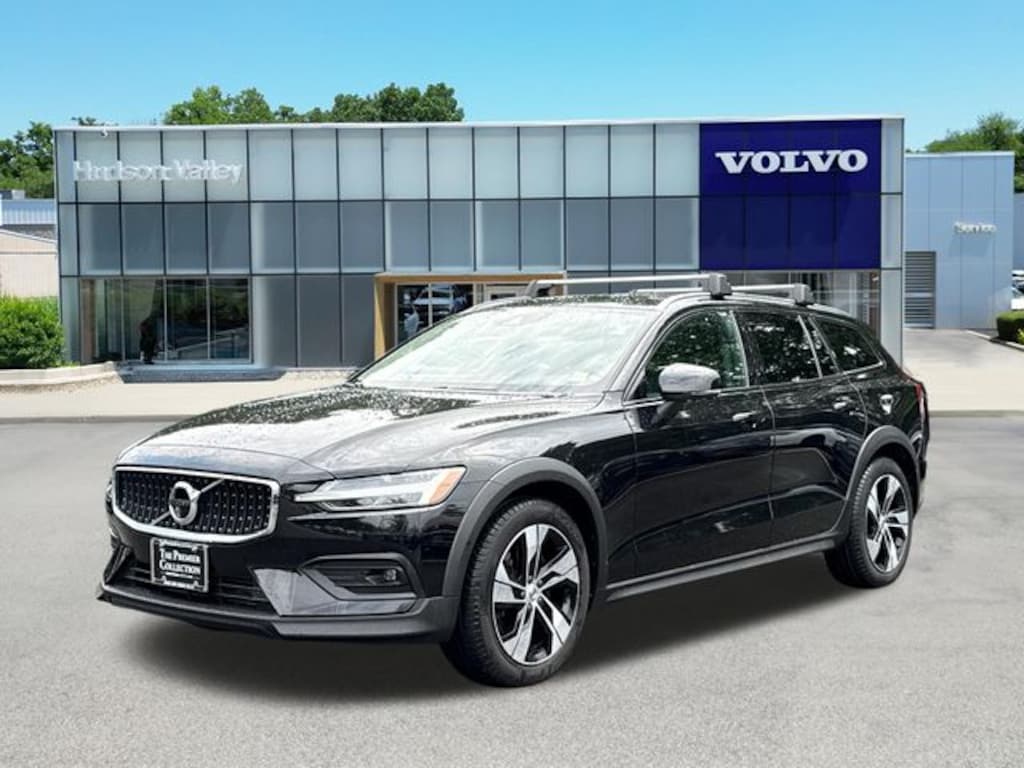 Used 2022 Volvo V60 Cross Country T5 AWD Wagon