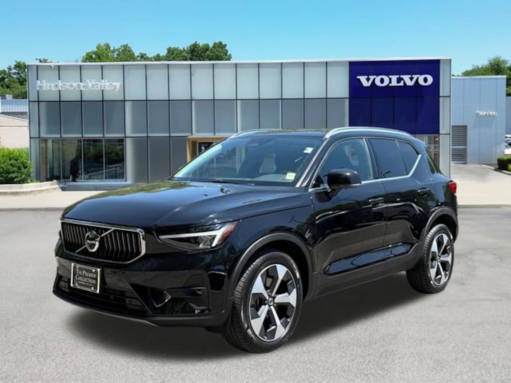 Certified 2025 Volvo XC40 B5 Plus Bright Theme SUV