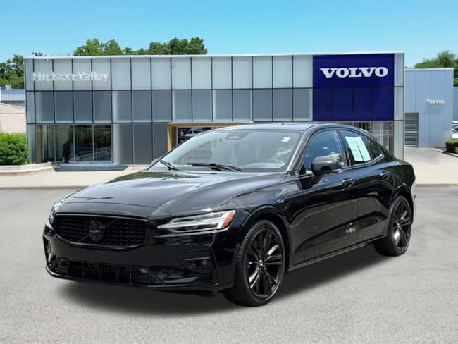 2025 Volvo S60 B5 Ultra Black Edition Sedan