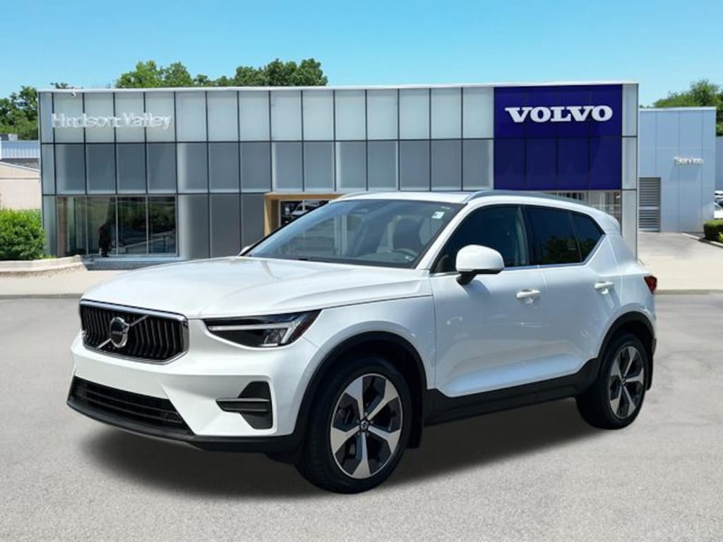 Certified 2024 Volvo XC40 B5 Core SUV
